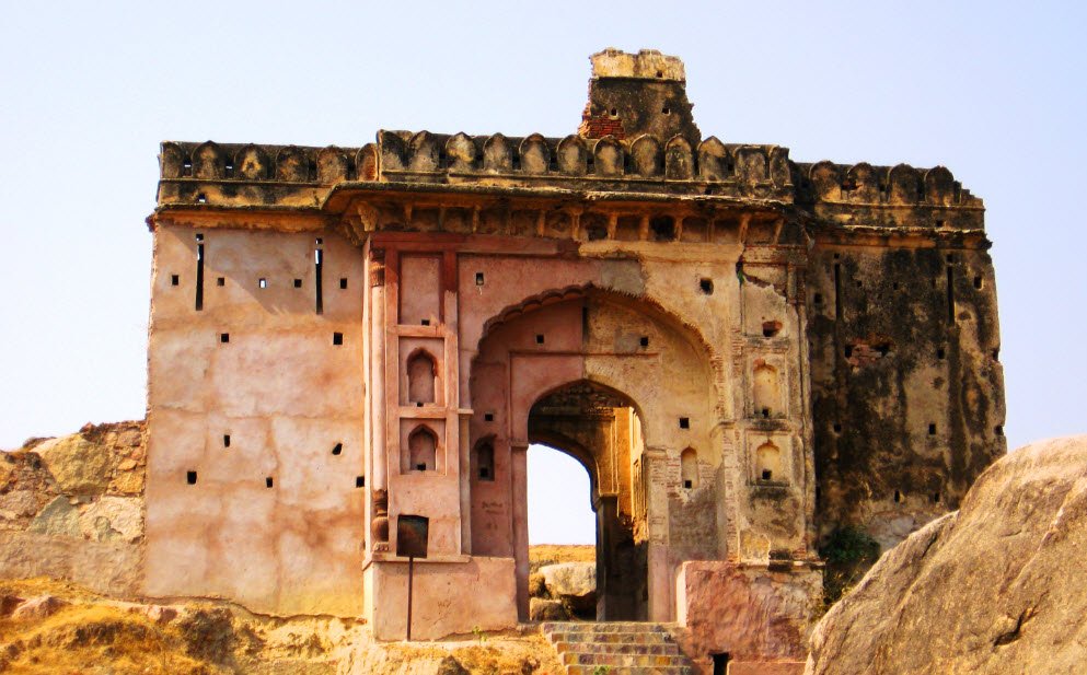 Senapati Fortress, Mahoba, Uttar Pradesh - Vushii.com Senapati Fortress, Mahoba, Uttar Pradesh - Vushii.com